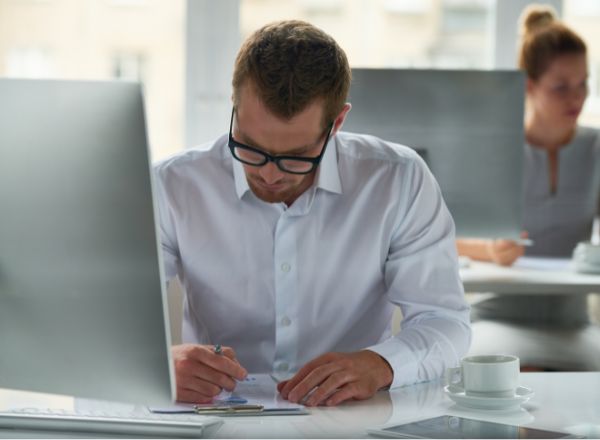 La formation d'anglais permet au responsable de communication de monter en niveau. à Châtellerault